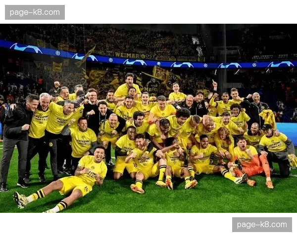 终场哨响：亚特兰大球员跪地掩面，多特蒙德客场晋级拥抱庆祝